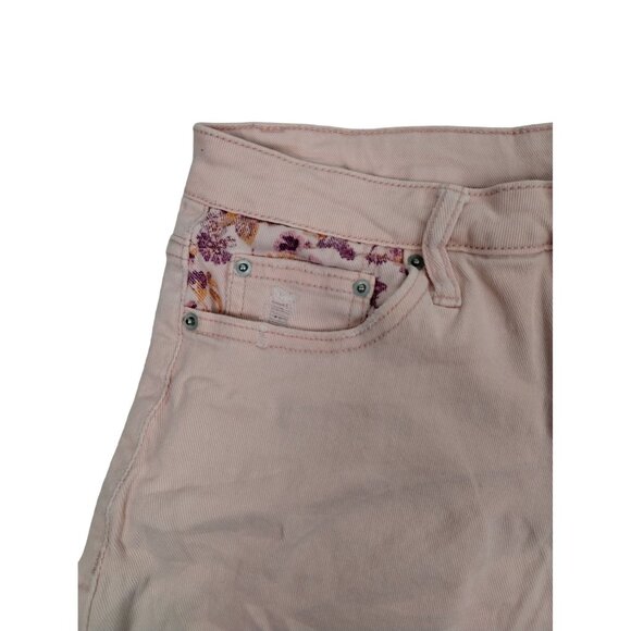 Time & Tru Womens Size 6 Pink Floral Patch High Rise Frayed Hem Denim Shorts - Picture 4 of 7